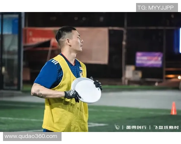 飞盘战术揭秘:广州飞盘队的包夹策略与团队协作分析 飞盘战术揭秘:广州飞盘队的包夹策略与团队协作分析