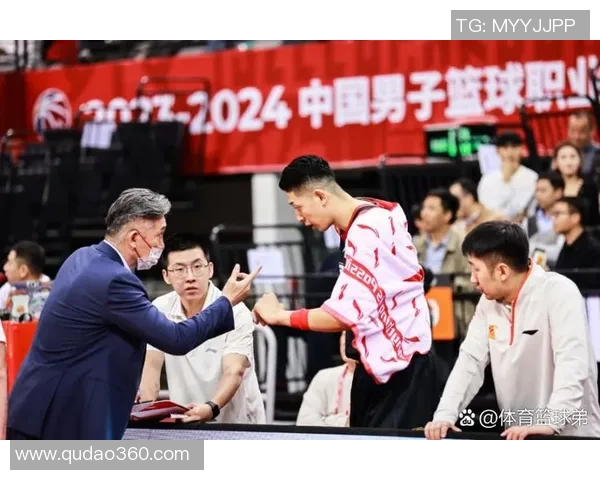 任骏飞引领球队奋勇拼搏展现篮球精神助力赛季辉煌成就