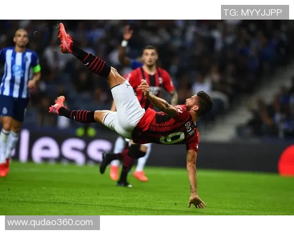 球迷疯狂冲进场内夺C罗球衣引发欧冠赛场奇观