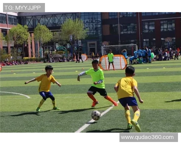 釜玉海迎战东京绿茵全力争胜展现足球激情与团队精神